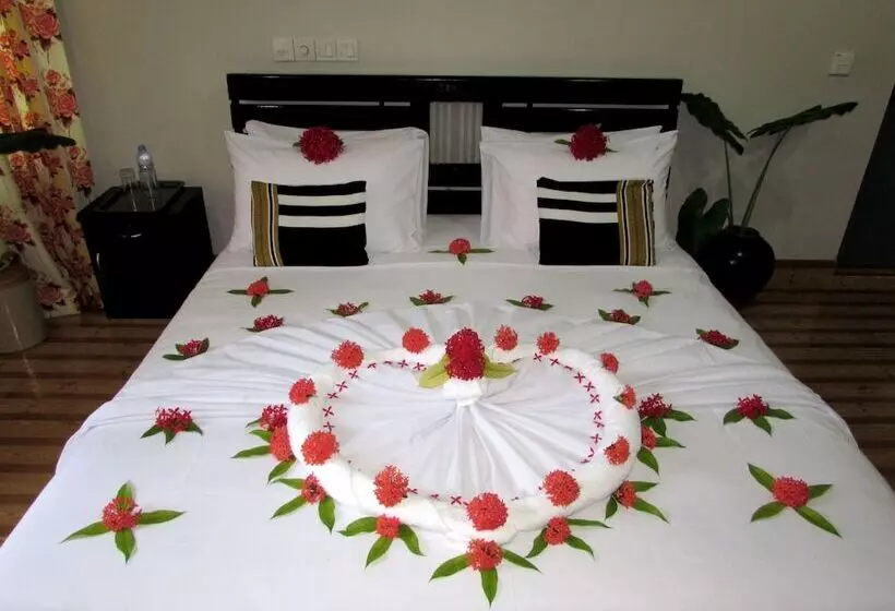 هتل Dhon Fulhafi Inn