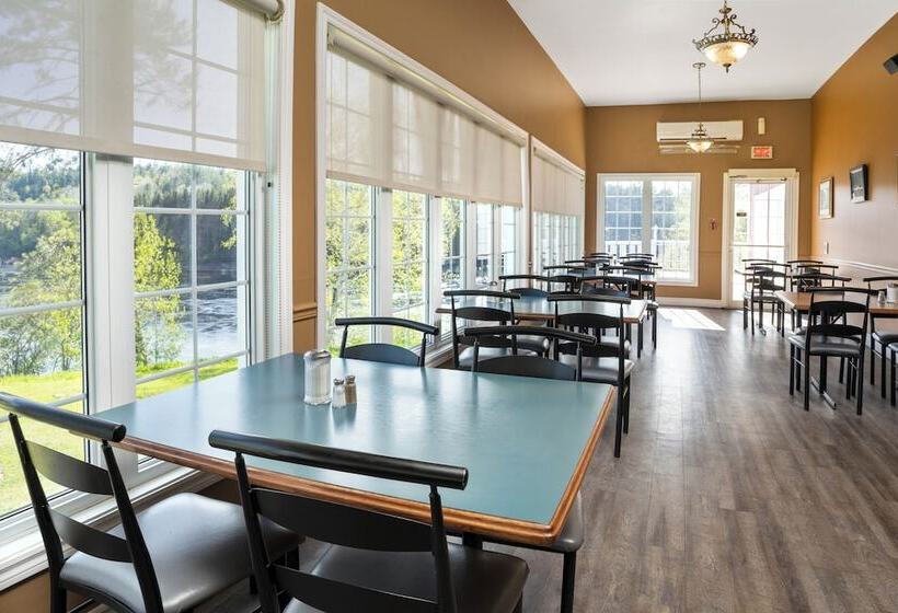 ホテル Hôtel Marineau Mattawin