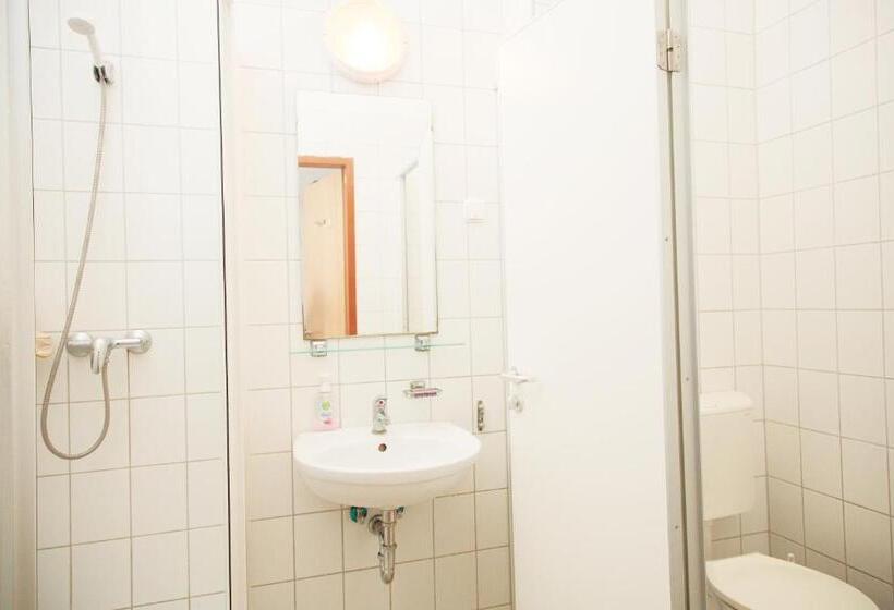 בית מלון כפרי Pop Up Hostels Downtown