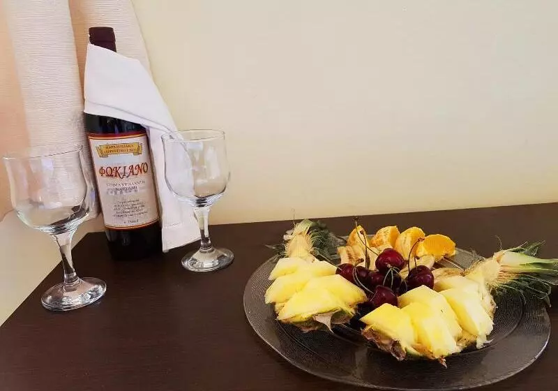 Sonia Hotel & Suites