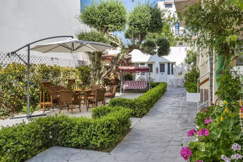 Sonia Hotel & Suites