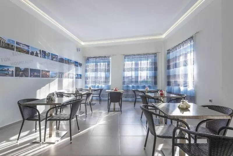 Sonia Hotel & Suites