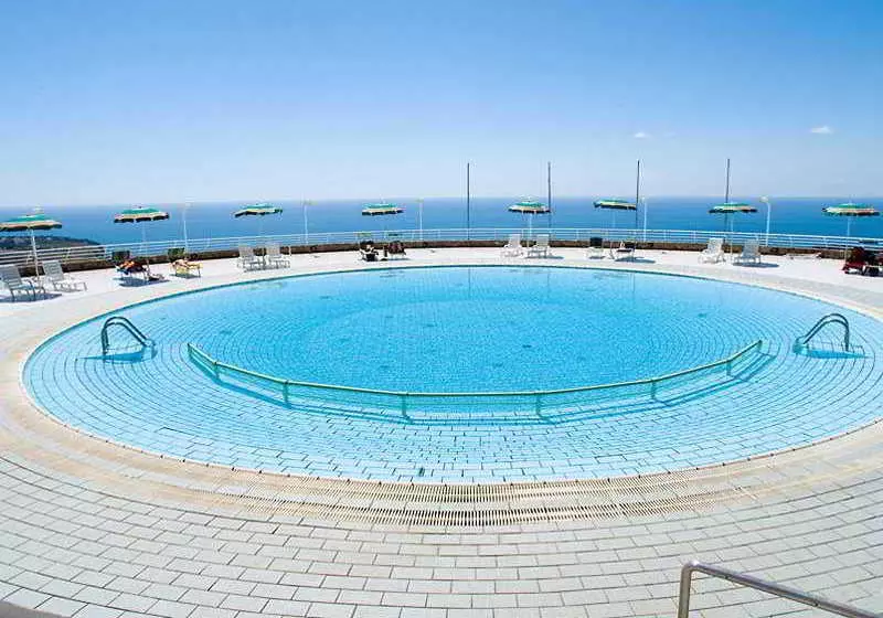 ホテル Club Bridge