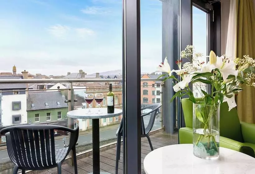 Отель The Glasshouse