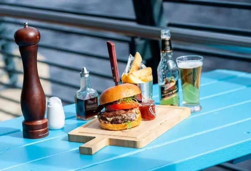 Отель The Glasshouse