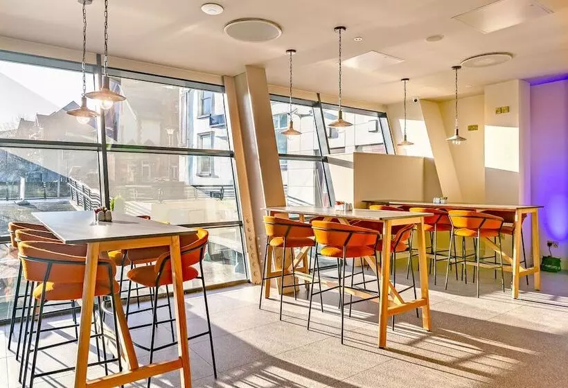 Отель The Glasshouse