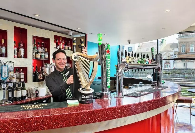 Отель The Glasshouse