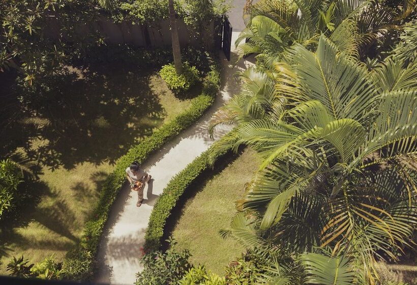 ホテル The Pavilions Phuket