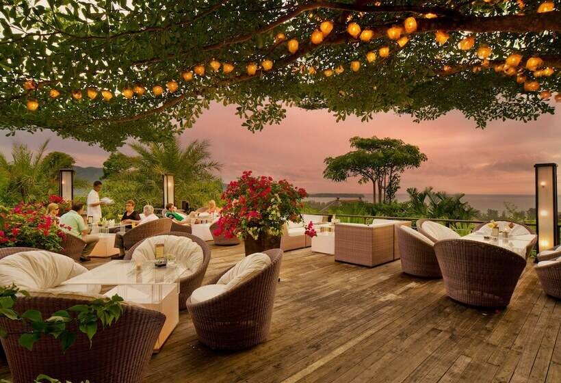 ホテル The Pavilions Phuket
