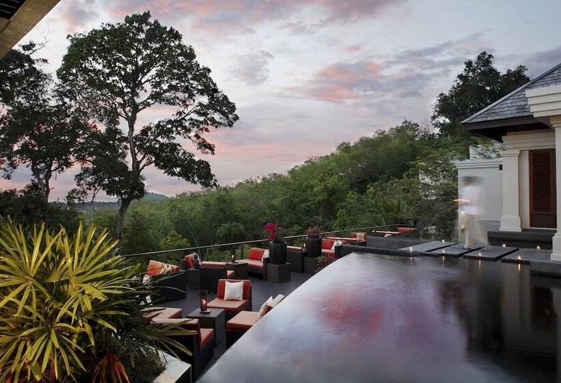 ホテル The Pavilions Phuket