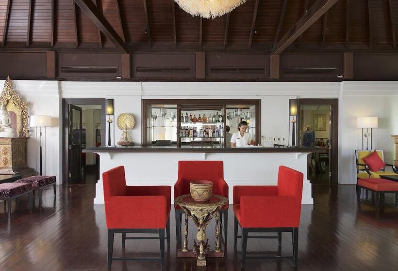 ホテル The Pavilions Phuket