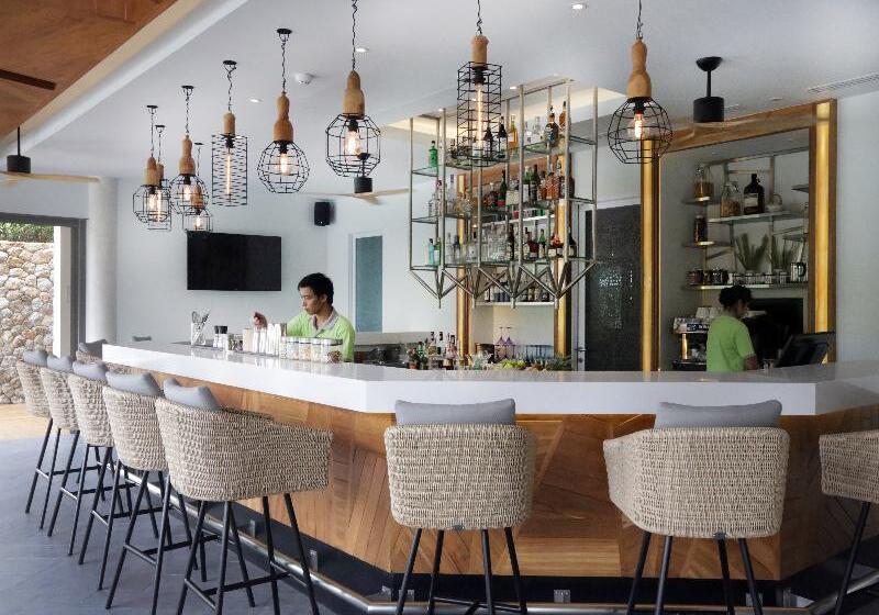 ホテル The Pavilions Phuket