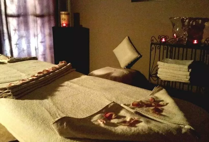 هتل Villa Amira & Spa