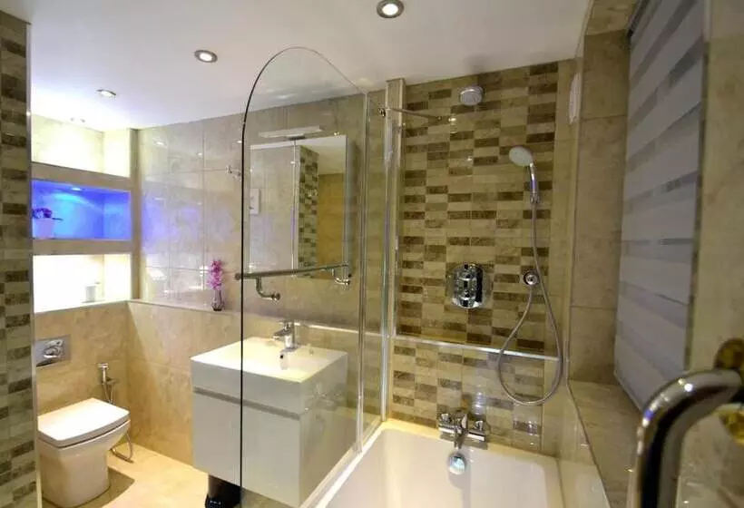 Hyde Park Suites   Apartments