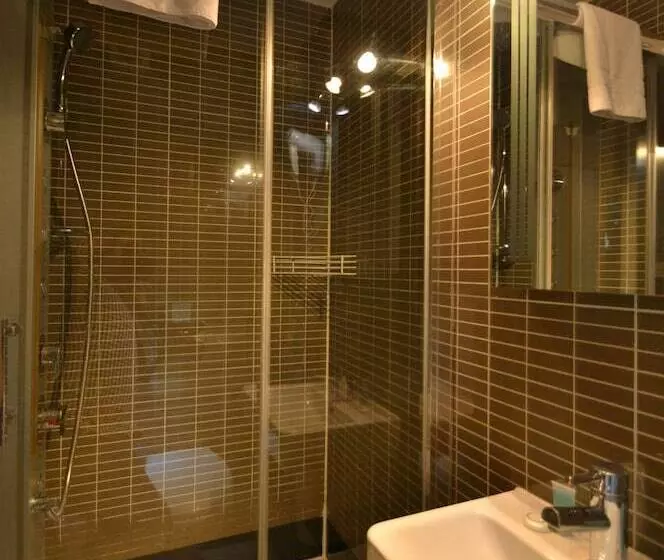 Hyde Park Suites   Apartments