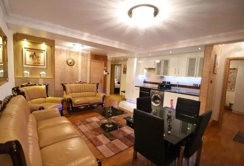 Hyde Park Suites   Apartments