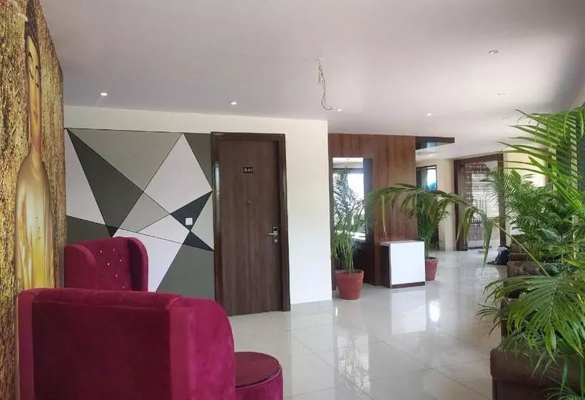 ホテル Rajlaxmi   Free Airport Pickup And Drop