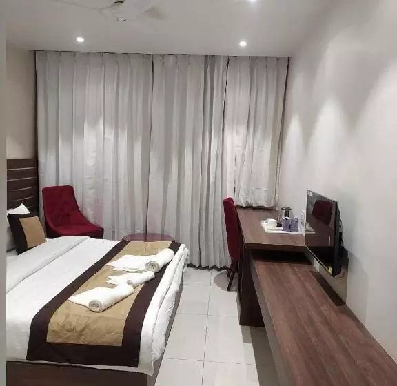 ホテル Rajlaxmi   Free Airport Pickup And Drop