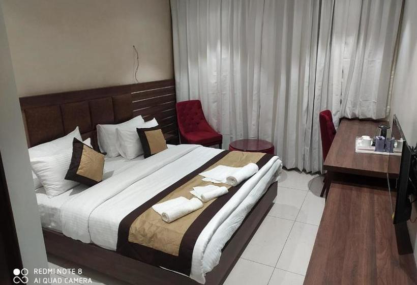 בית מלון כפרי Rajlaxmi Free Airport Pickup And Drop