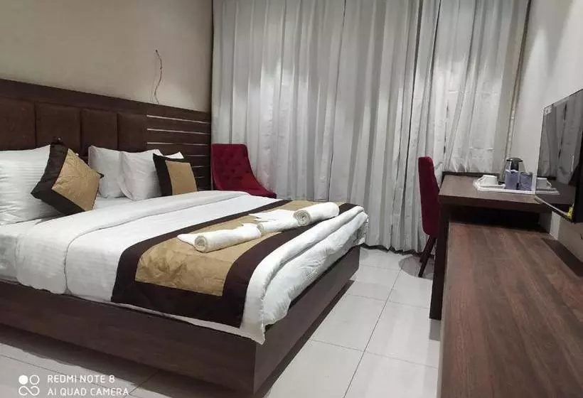 ホテル Rajlaxmi   Free Airport Pickup And Drop