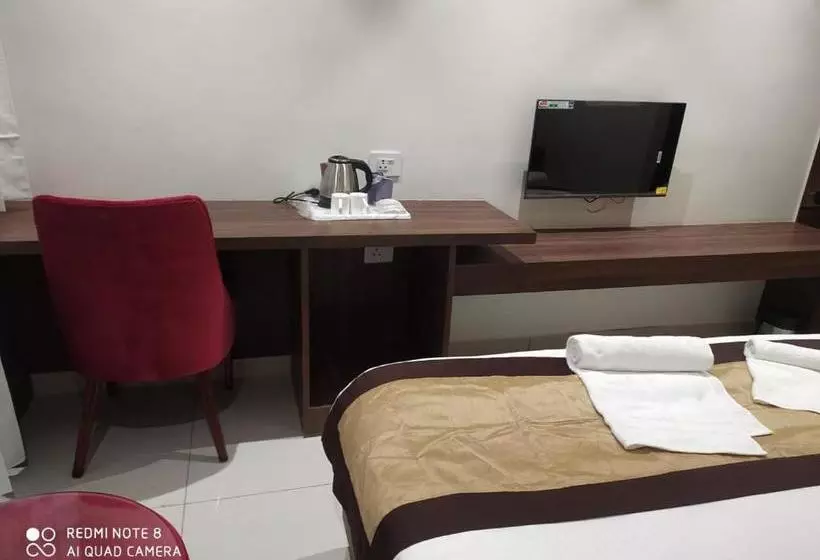 ホテル Rajlaxmi   Free Airport Pickup And Drop