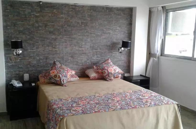 هتل کپسول Neferet Habitaciones Temporarias