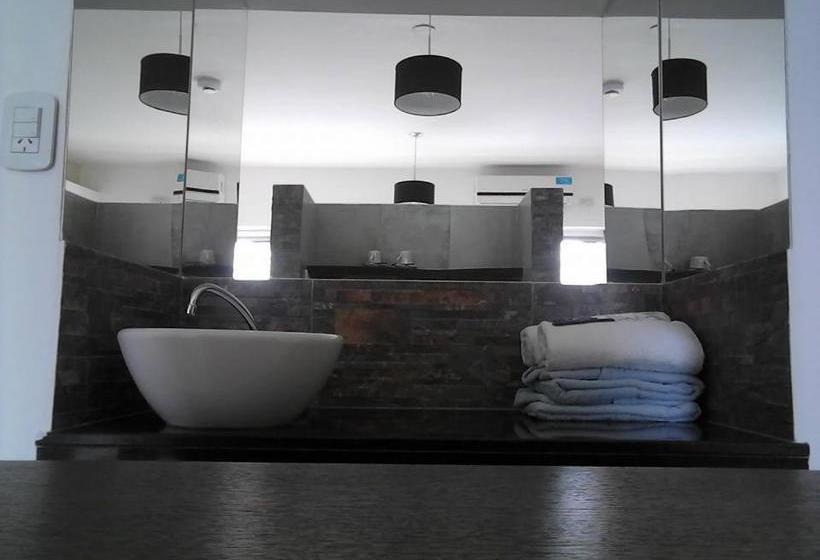 هتل کپسول Neferet Habitaciones Temporarias