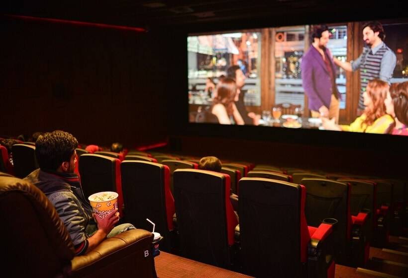 هتل Jacaranda Heights