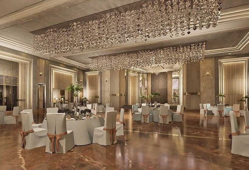 هتل Jacaranda Heights