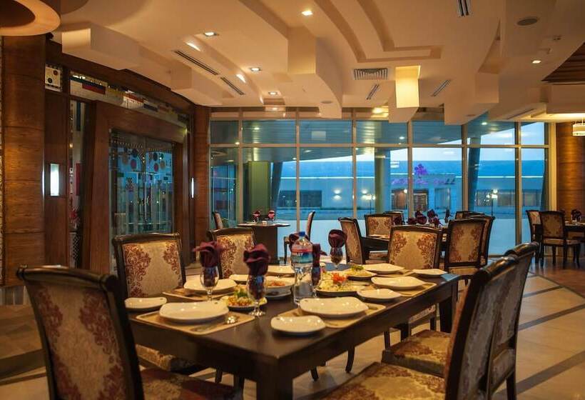 هتل Jacaranda Heights