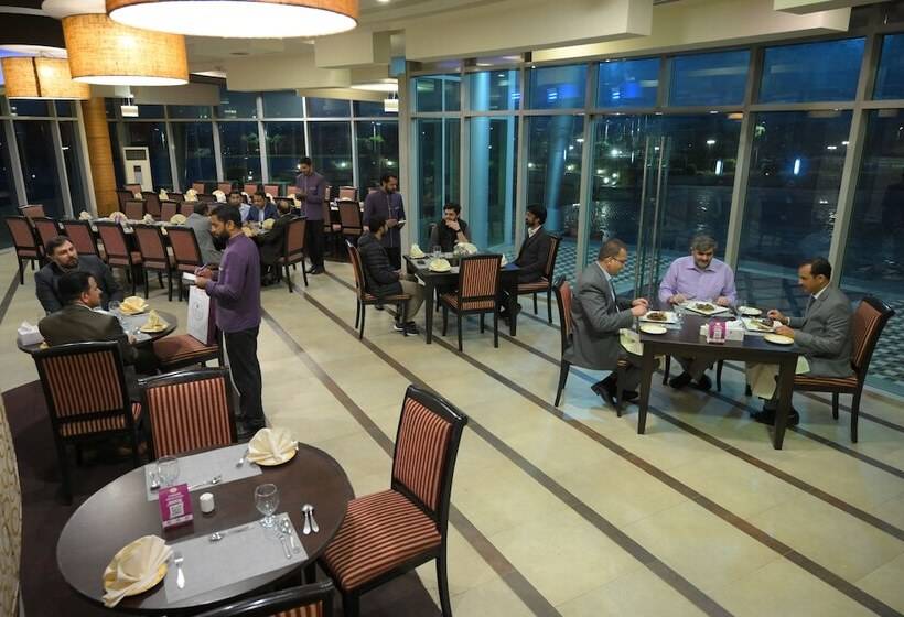 هتل Jacaranda Heights