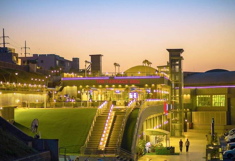 هتل Jacaranda Heights