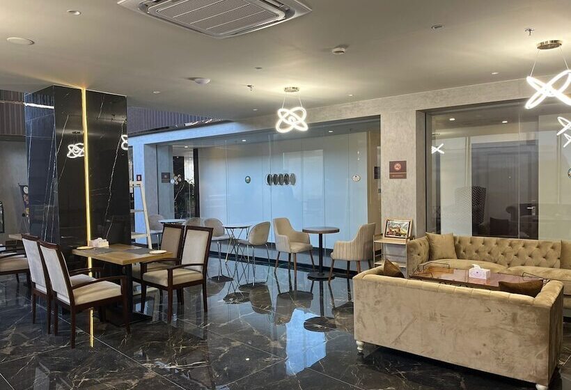 هتل Jacaranda Heights