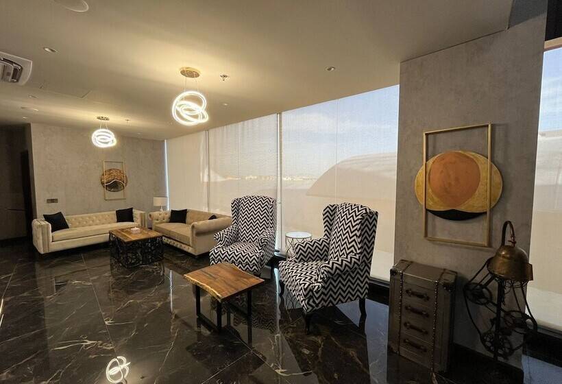 هتل Jacaranda Heights