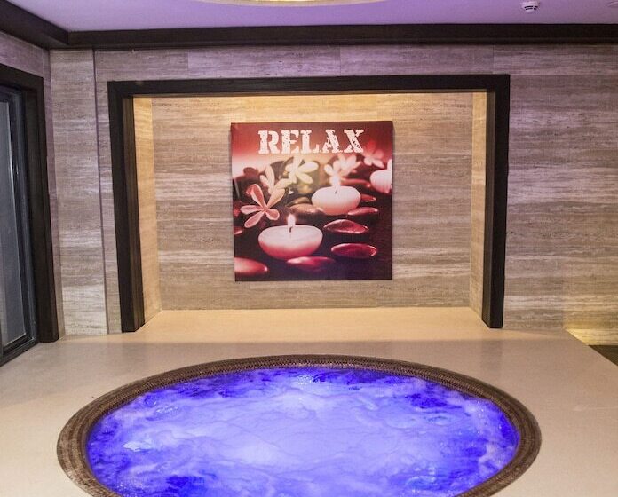 هتل Jacaranda Heights