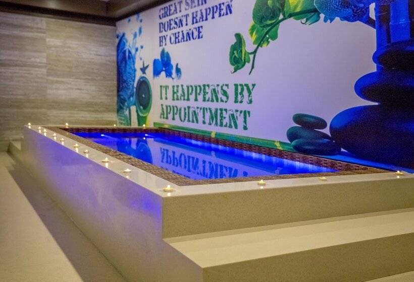 هتل Jacaranda Heights