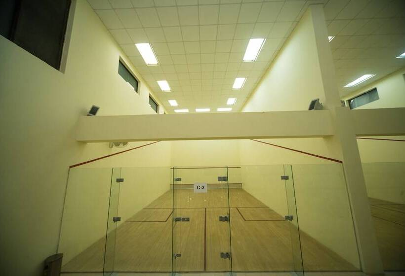 هتل Jacaranda Heights