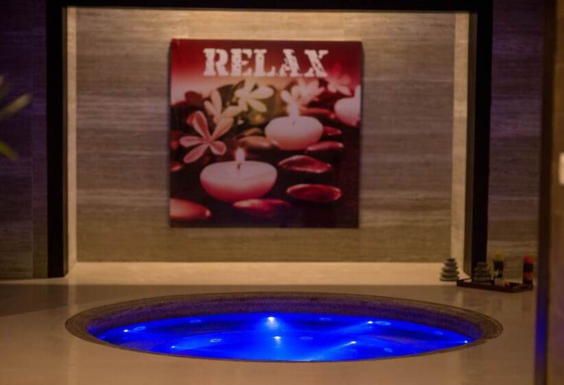 هتل Jacaranda Heights