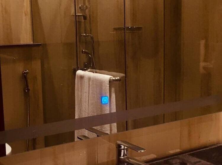 هتل Jacaranda Heights