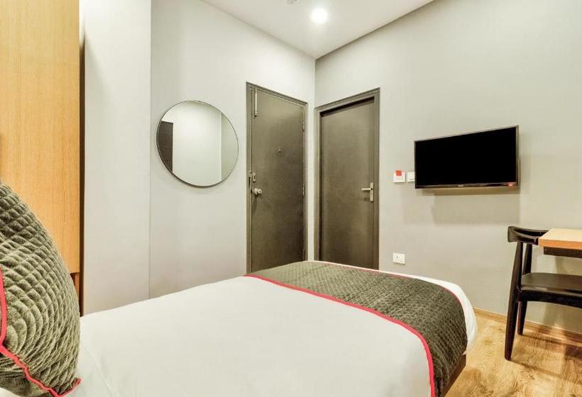 ホテル Oyo 78245 Collection O  Crown Inn