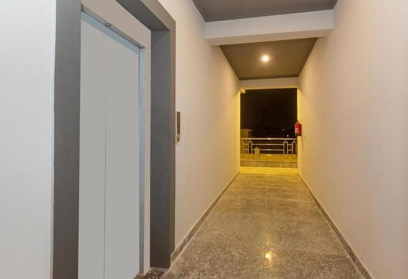 ホテル Oyo 78245 Collection O  Crown Inn