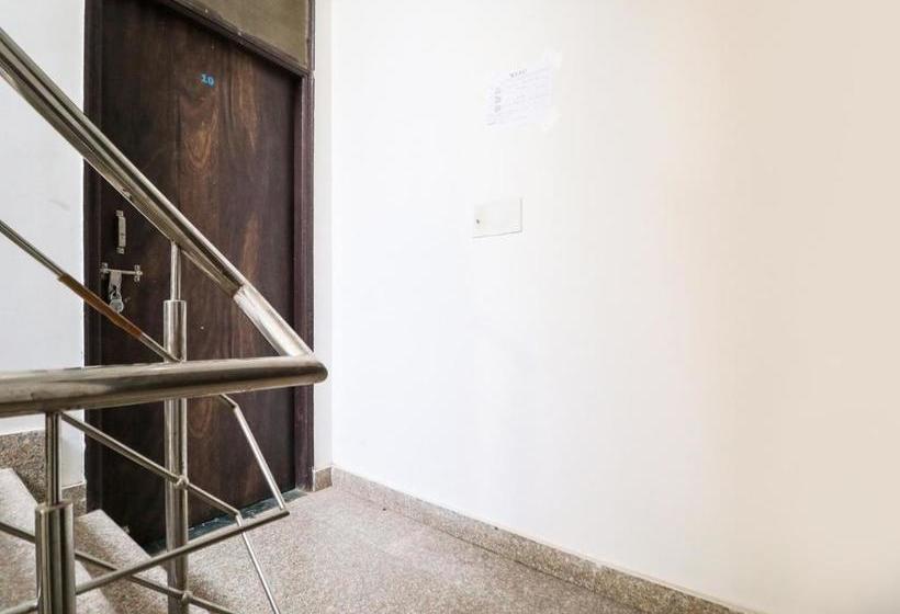 ホテル Oyo 78245 Collection O  Crown Inn