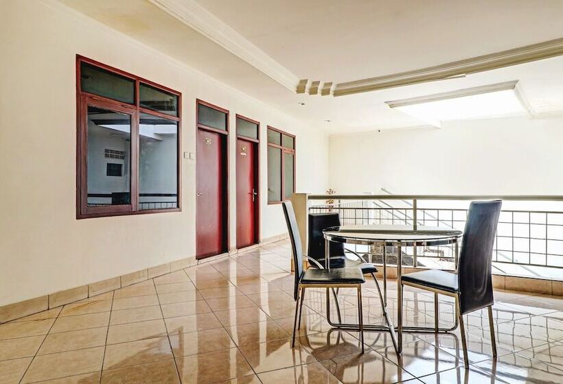 호텔 Oyo 90218 Ubaran Guest House