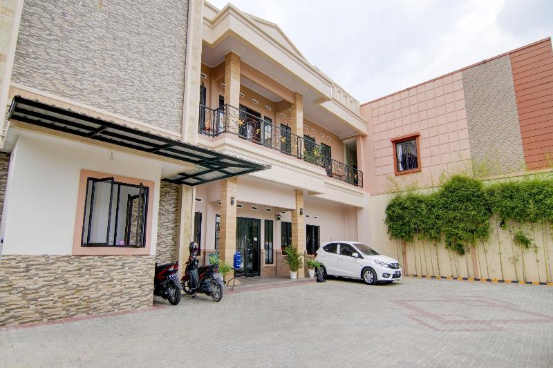 בית מלון כפרי Oyo 90233 The Shine Residence