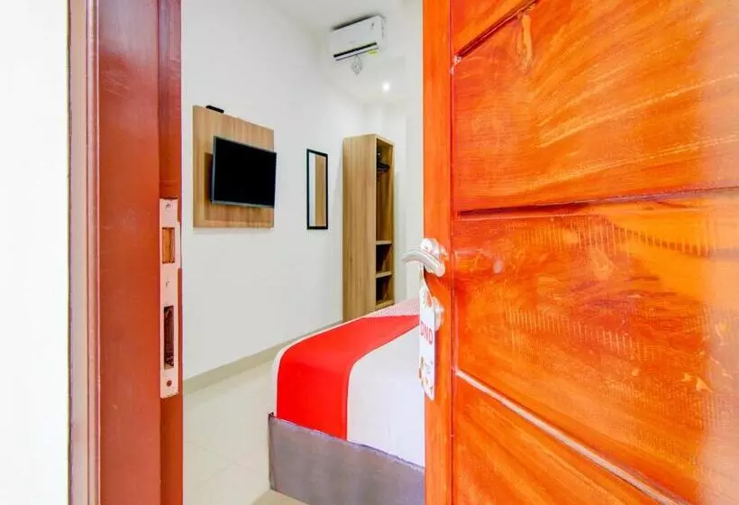 Hotelli Oyo 90233 The Shine Residence