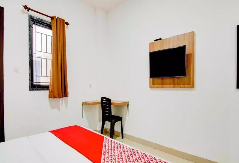 Hotelli Oyo 90233 The Shine Residence