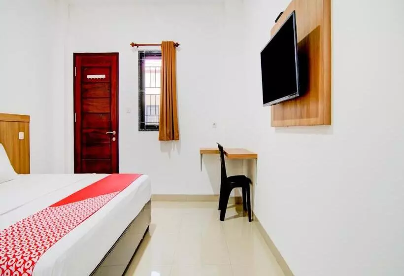 Hotelli Oyo 90233 The Shine Residence