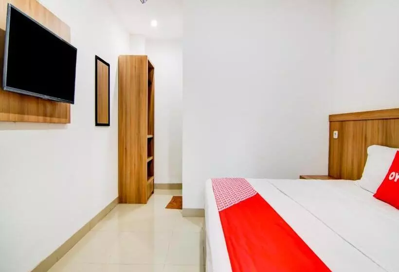 Hotelli Oyo 90233 The Shine Residence