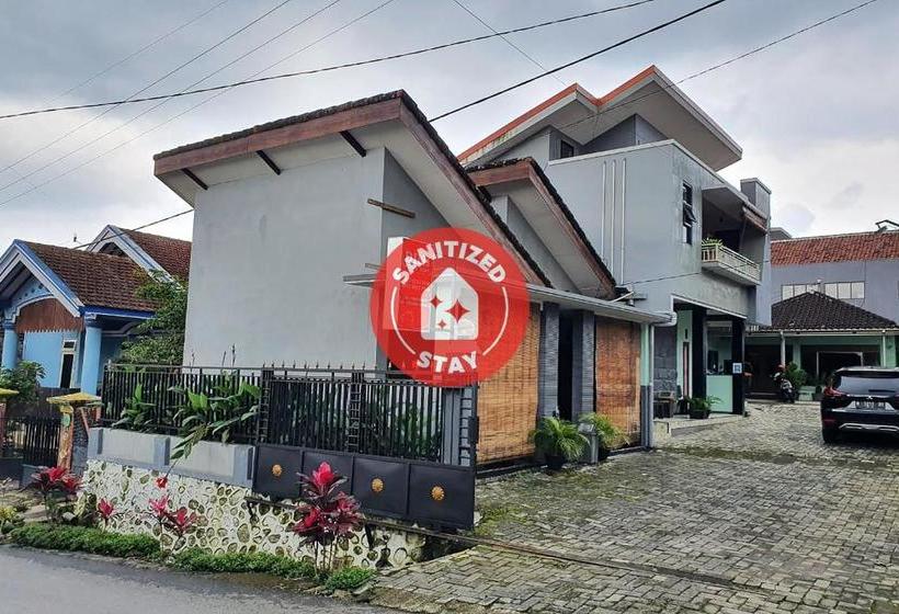 酒店 Oyo 90252 Villa Dini & Homestay Batu