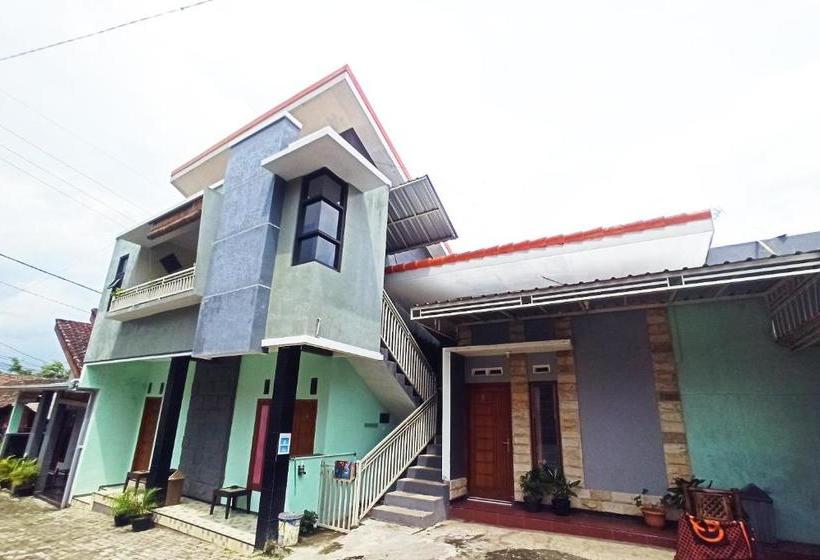 酒店 Oyo 90252 Villa Dini & Homestay Batu